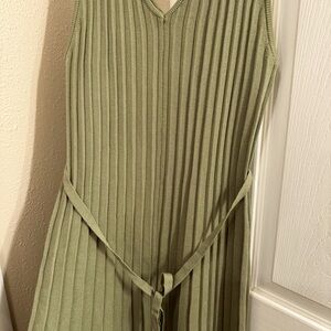 Worth Collective - Green Ribbed MIDI Dress - 💚